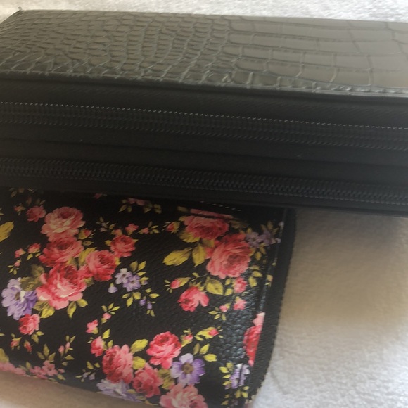 2 new wallets - Picture 5 of 5